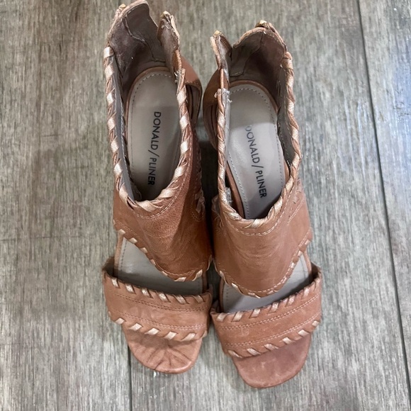 Donald J. Pliner Sami leather Women's Tan Sandals 7.5 - Picture 6 of 9